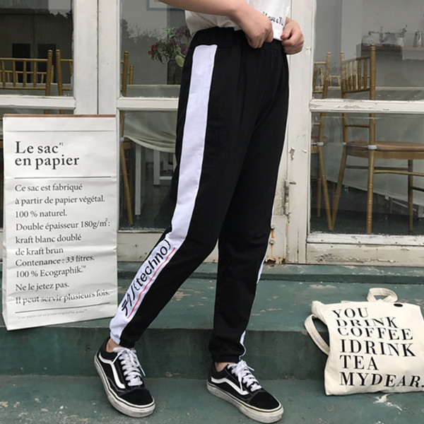 Καθημερινά γυναικεία παντελόνια με λευκή κορδέλα και επιγραφή