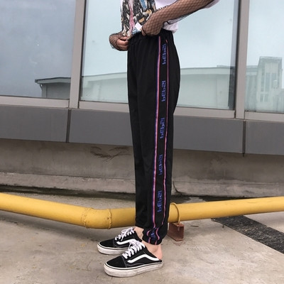 Πολύ άνετα παντελόνια με επιγραφές και υψηλή μέση