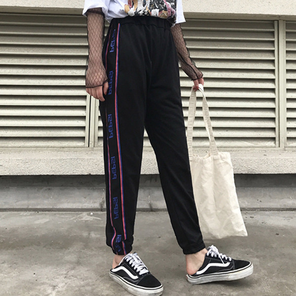 Πολύ άνετα παντελόνια με επιγραφές και υψηλή μέση