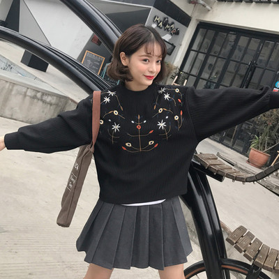 Ζεστό γυναικείο πουλόβερ σε τρία χρώματα με κεντήματα