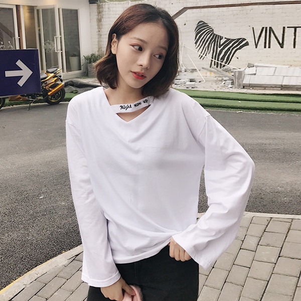 Αθλητική-κομψή γυναικεία μπλούζα σε μαύρο με ντεκολτέ σε σχήμα V