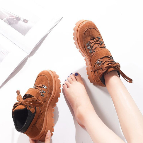 Casual γυναικείες μπότες με σουέτ και ψηλή σόλα