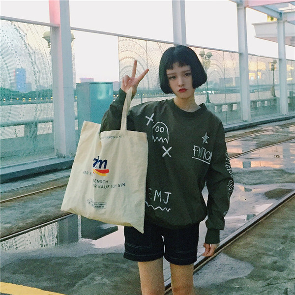 Γυναικεία αθλητικά ενδύματα σε δύο χρώματα με επιγραφές