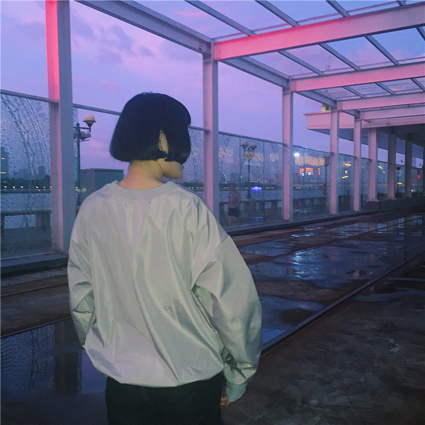 Γυναικεία αθλητικά ενδύματα σε δύο χρώματα με επιγραφές