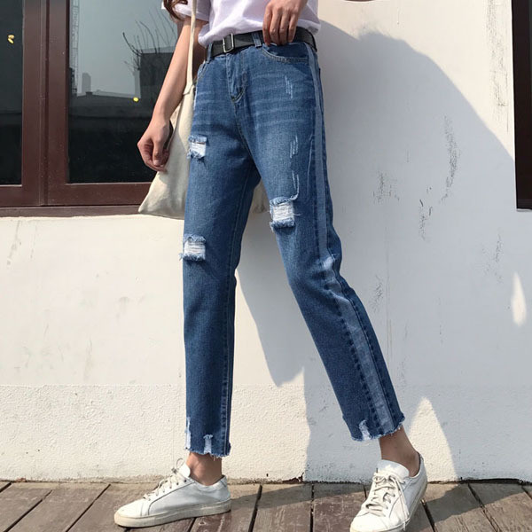 Μοντέρνα  γυναικεία τζιν  - σχισμένα