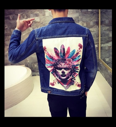 Ανδρικό μπυφάν denim με μαύρη εκτύπωση στην πλάτη