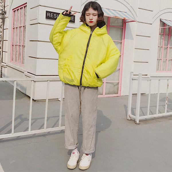 Дамско яке в широк модел в семпъл дизайн