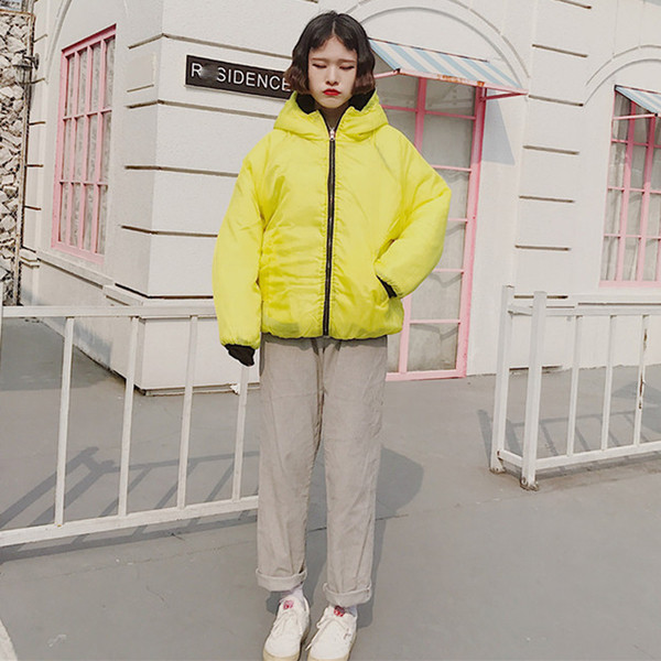 Дамско яке в широк модел в семпъл дизайн