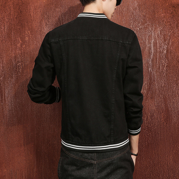 Ανδρικό μπουφάν τζην σε μαύρο χρώμα με μανίκι O-collar μπέιζμπολ