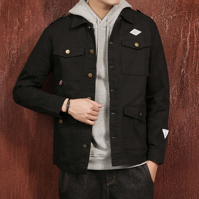 Κομψό ανδρικό μπουφάν καμουφλάζ με μοντέρνο και απλό μοντέλο