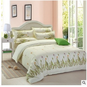 Цветни спални комплекти в три размера