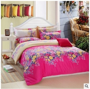 Цветни спални комплекти в три размера