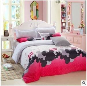 Цветни спални комплекти в три размера