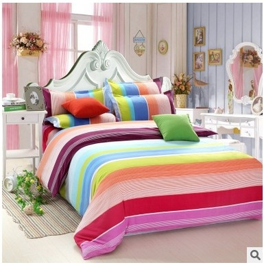 Цветни спални комплекти в три размера