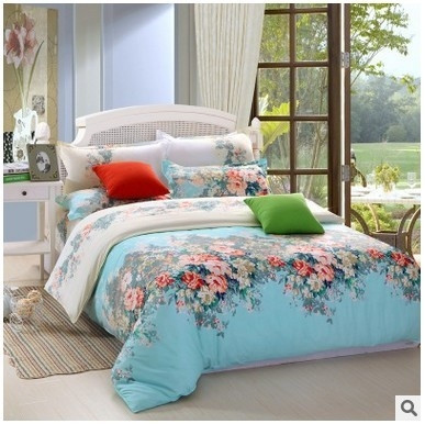 Цветни спални комплекти в три размера