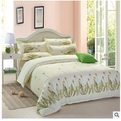 Цветни спални комплекти в три размера