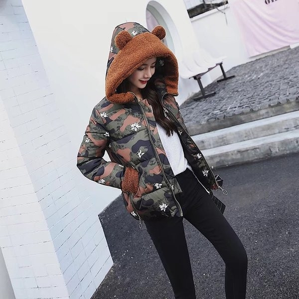 Спортно-елегантно дамско яке с плюшена качулка