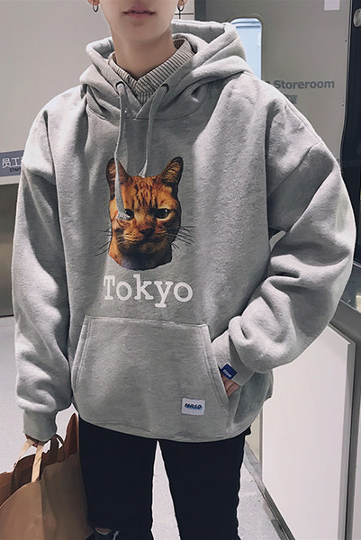 Широк мъжки суичър с апликация в много цветове