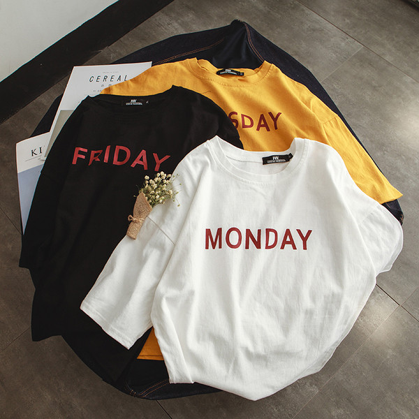 Мъжка тениска в няколко цвята с надпис и подходяща за ежедневие