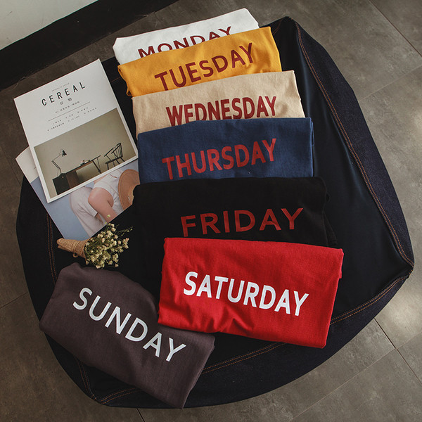 Мъжка тениска в няколко цвята с надпис и подходяща за ежедневие