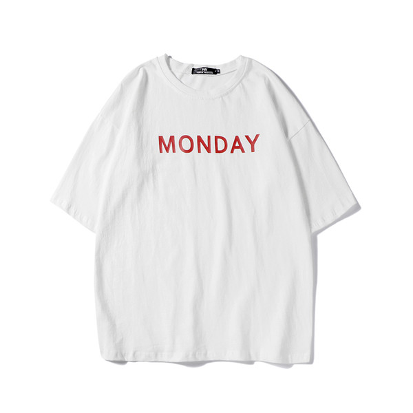 Мъжка тениска в няколко цвята с надпис и подходяща за ежедневие