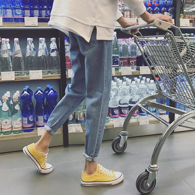 Ανδρικά τζιν λεπτού τύπου σε τρία χρώματα