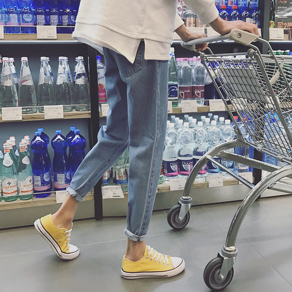 Ανδρικά τζιν λεπτού τύπου σε τρία χρώματα