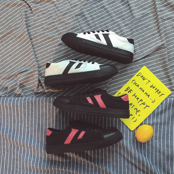 Стилни мъжки кецове в бял и черен цвят