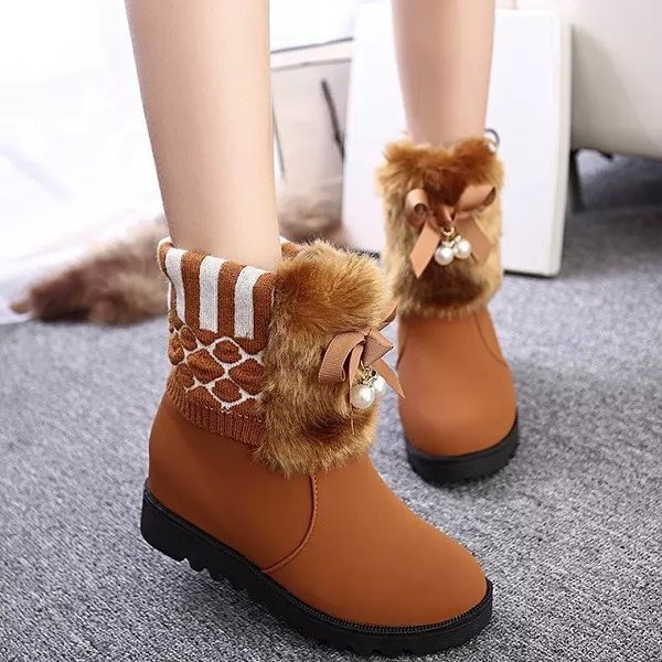 Зимни дамски непромокаеми боти с мек пух и лъскави перли 