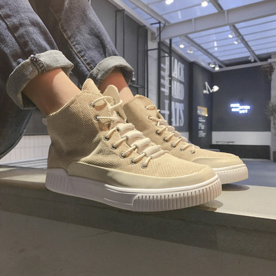 Ανδρικά πάνινα παπούτσια σε μπεζ και μαύρο χρώμα με επίπεδη σόλα και ελαστικούς δεσμούς