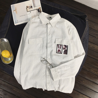 Спортна мъжка риза на райе с джобове и апликация