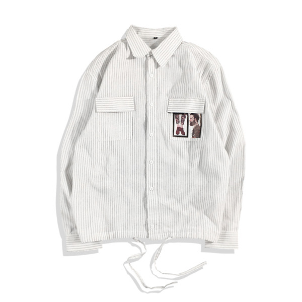 Спортна мъжка риза на райе с джобове и апликация