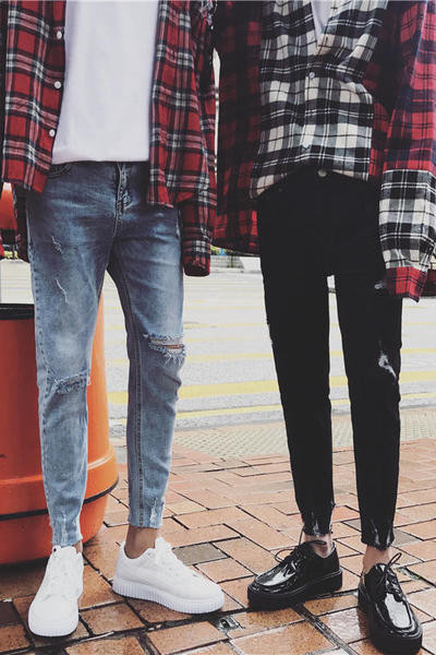 Κομψά τζιν ανδρικά σε δύο χρώματα - σκισμένα και Slim τύπου