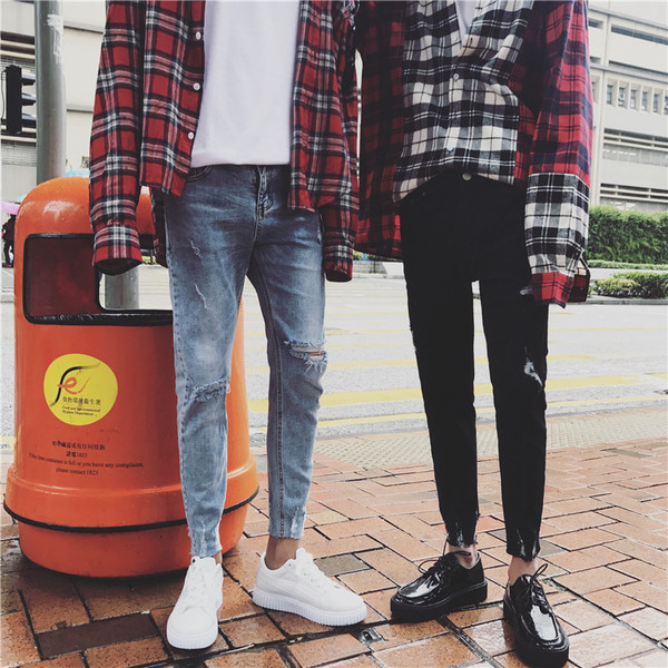 Κομψά τζιν ανδρικά σε δύο χρώματα - σκισμένα και Slim τύπου