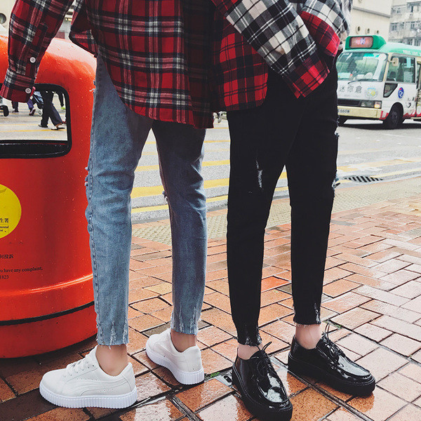 Κομψά τζιν ανδρικά σε δύο χρώματα - σκισμένα και Slim τύπου