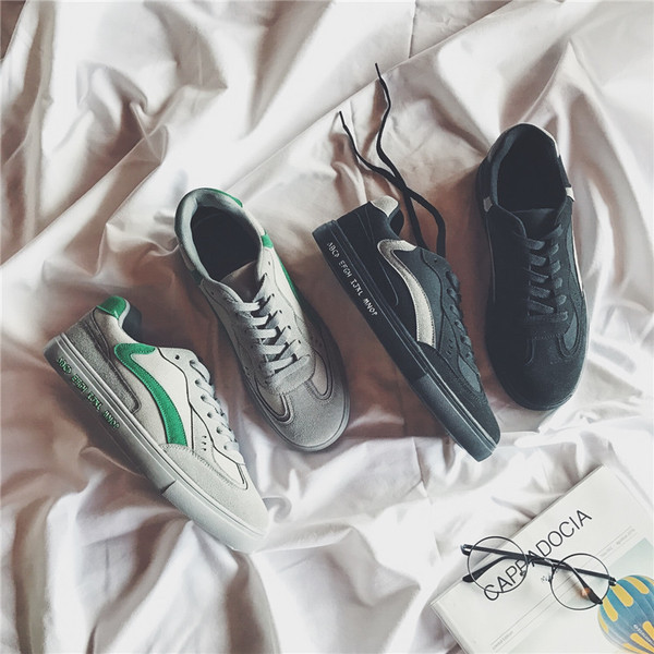 Κομψά ανδρικά αθλητικά παπούτσια  με επίπεδη σόλα σε δύο χρώματα