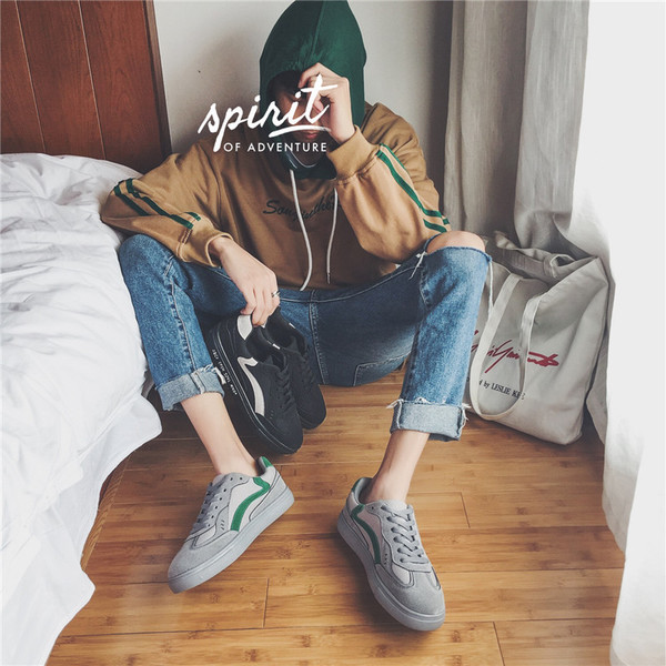 Κομψά ανδρικά αθλητικά παπούτσια  με επίπεδη σόλα σε δύο χρώματα