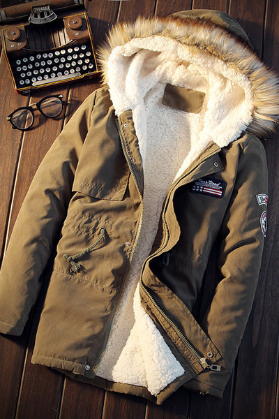 Ανδρικό χειμερινό μπουφάν  με ζεστή μάλλινη επένδυση και αφράτο κολάρο