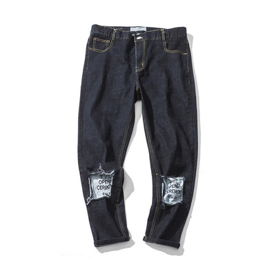 Κομψά τζιν ανδρικά σε μαύρο χρώμα με εκτύπωση