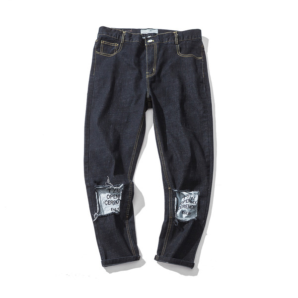 Κομψά τζιν ανδρικά σε μαύρο χρώμα με εκτύπωση