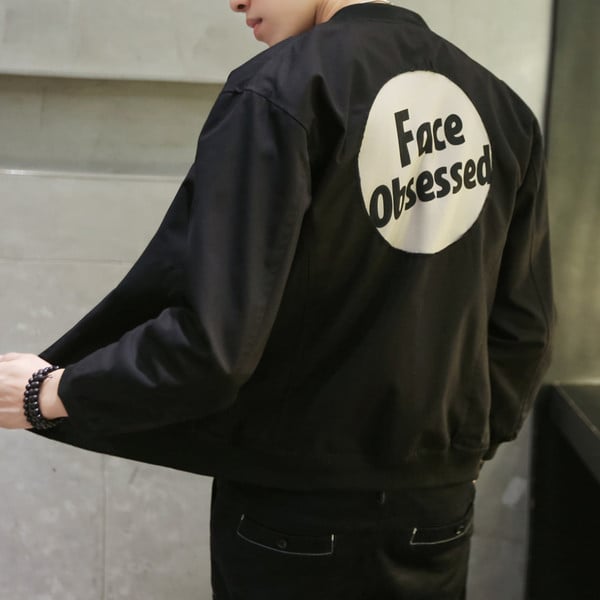 Мъжко бомбър яке със семпъл цип и надпис на гърба в сив и черен цвят