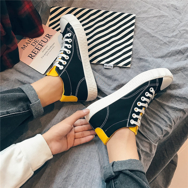 Ежедневни мъжки кецове в черен и бял цвят