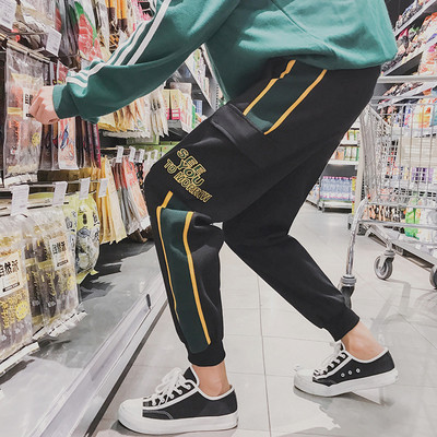 Актуален и широк мъжки панталон, подходящ за ежедневие