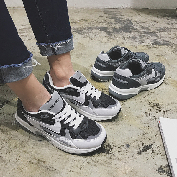 Мъжки сникърси в два цвята, подходящи за спорт и ежедневие