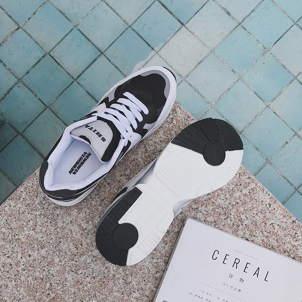 Мъжки сникърси в два цвята, подходящи за спорт и ежедневие