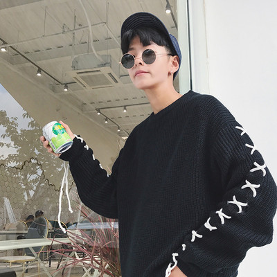 Мъжки пуловер с връзки и О-образно деколте