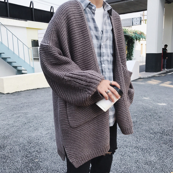 Дълга и топла мъжка жилетка с джобове в два цвята и в свободен стил