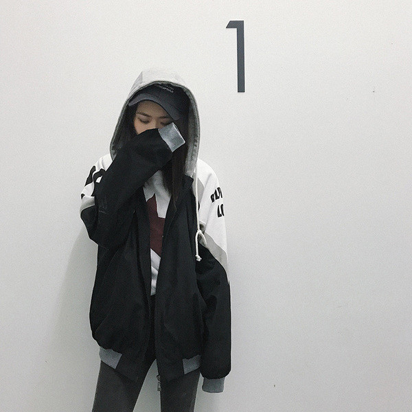 Ежедневен мъжки суичър в два цвята и в широк модел