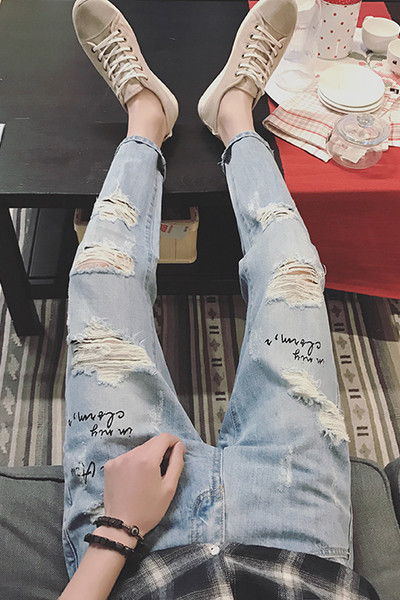 Ежедневни мъжки дънки - накъсани и с надпис