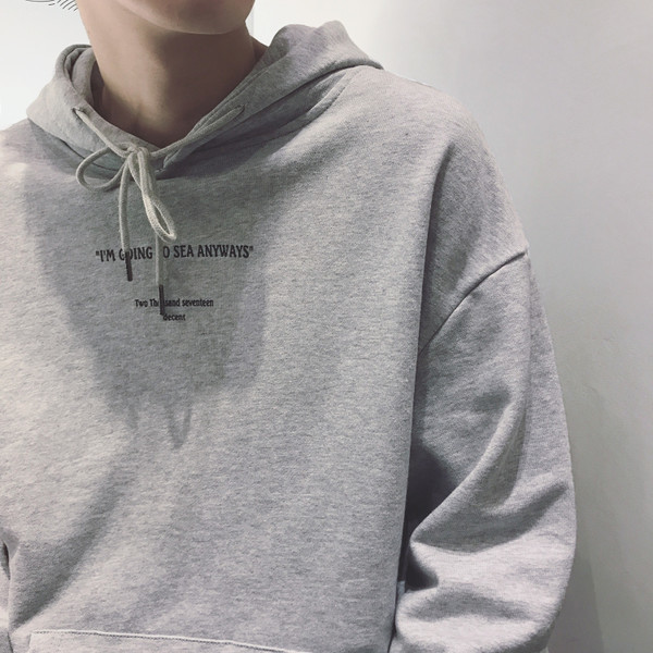 Спортен мъжки суичър в сив и черен цвят с качулка